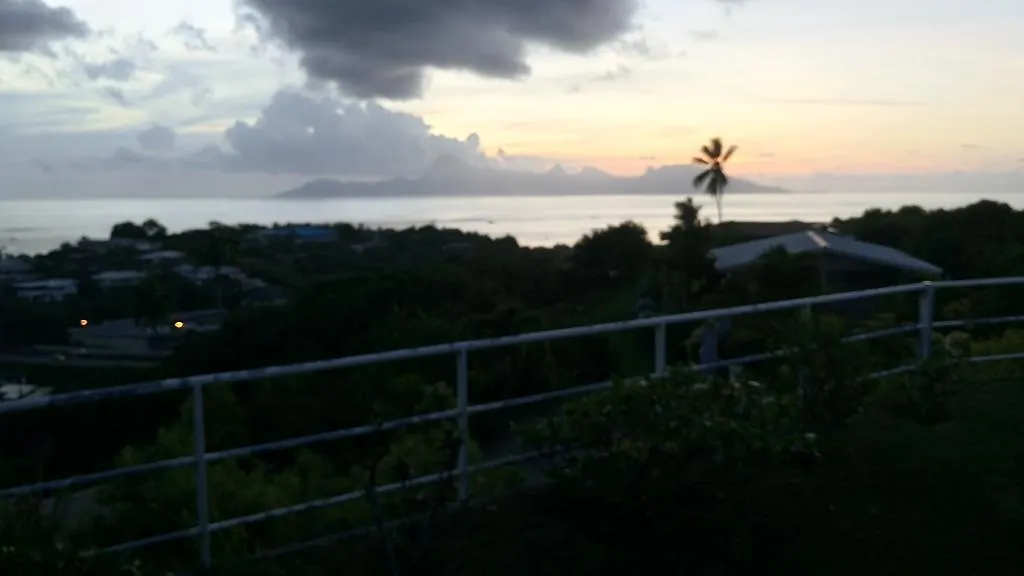 Hôtel Piafau Hills à Fa'a'ā Maison d'hôtes